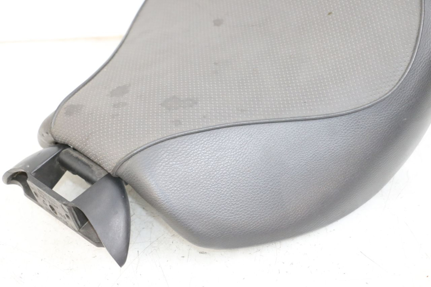 photo de VORNE SITZ APRILIA CLASSIC 125 (1995 - 2001) - Kennzeichnungen und Originalreferenzen