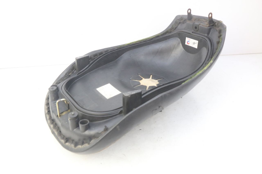 photo de VORDERSITZ PEUGEOT DJANGO 2T 50 (2014 - 2019) - Details der Befestigungspunkte