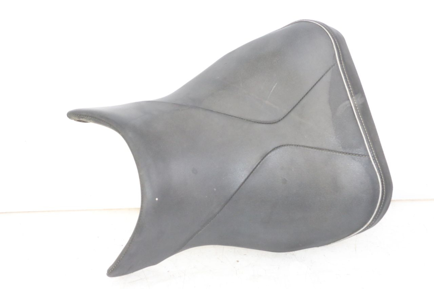 photo de VORNE SITZ SUZUKI GSR 750 (2011 - 2017) - Hauptansicht