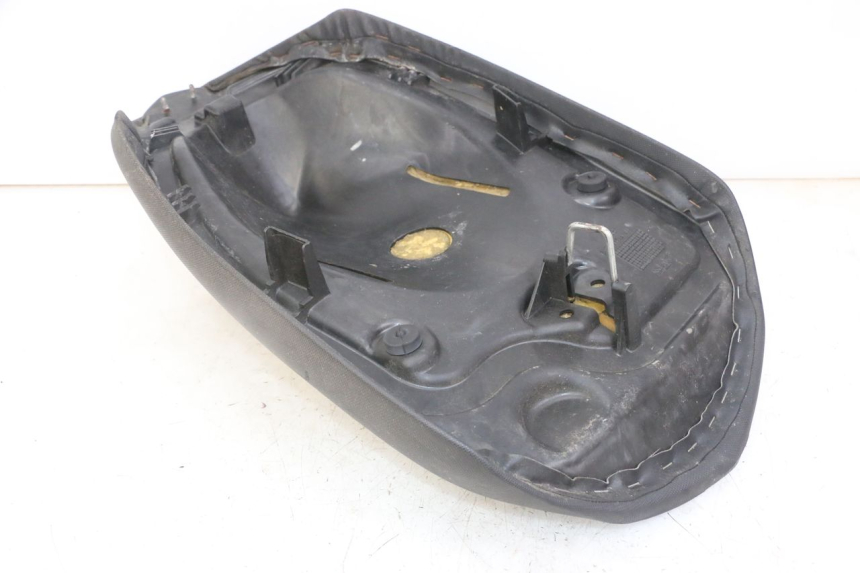 photo de VORNE SITZ PEUGEOT JET FORCE CARBU 50 (2003 - 2016) - Technische Nahaufnahme