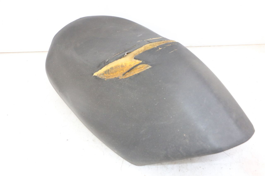 photo de VORNE SITZ PEUGEOT JET FORCE CARBU 50 (2003 - 2016) - Details der Befestigungspunkte