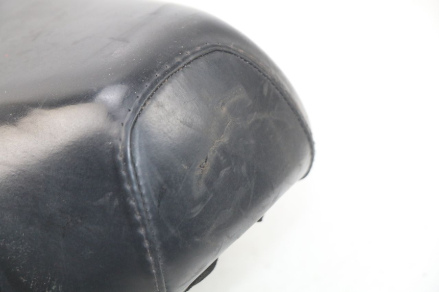 photo de VORNE SITZ PIAGGIO LIBERTY 4T 50 (2009 - 2015) - Zoom auf Gebrauchszustand