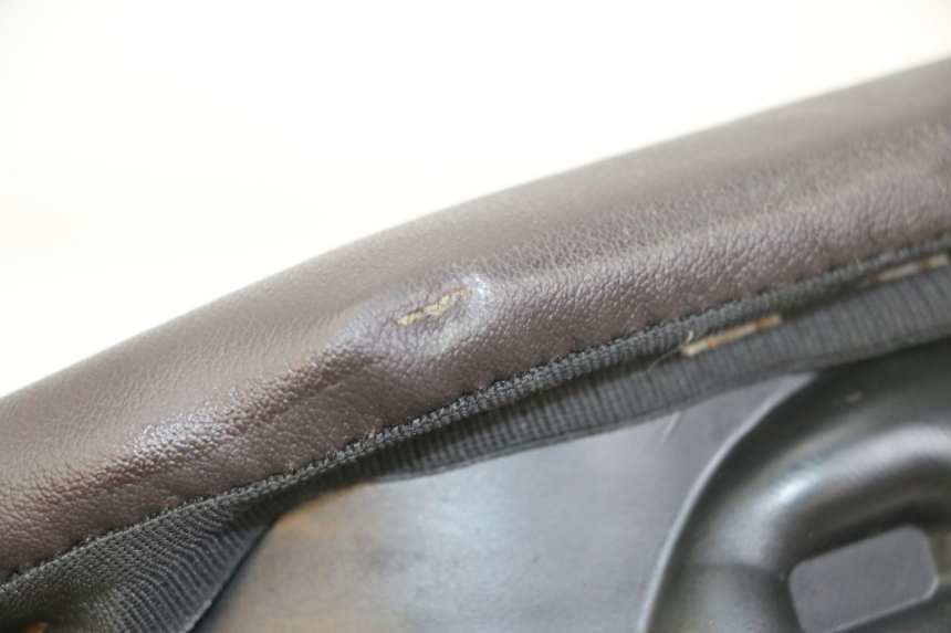 photo de VORNE SITZ ROYAL ENFIELD HYMALAYAN 410 (2016 - 2023) - Zoom auf Gebrauchszustand