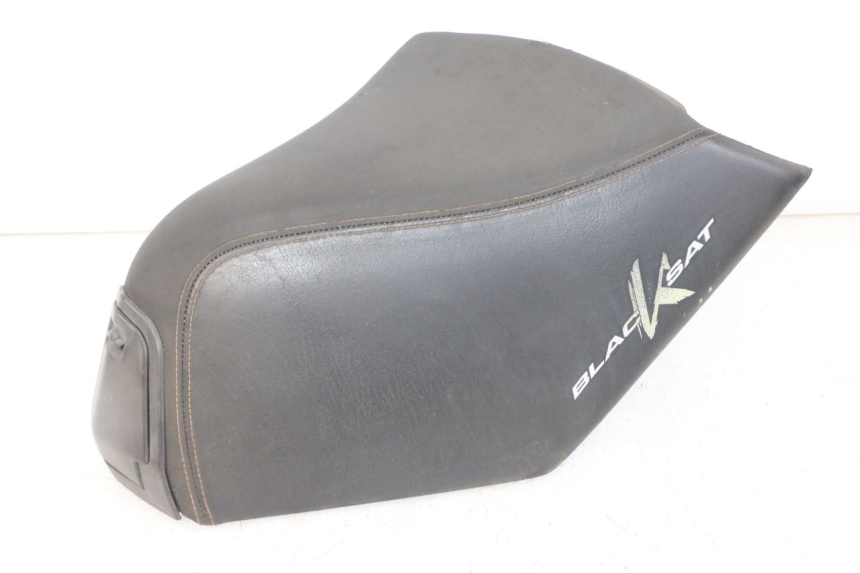 photo de VORNE SITZ PEUGEOT SATELIS COMPRESSOR K15 125 (2006 - 2009) - Weitere Ansicht des Artikels