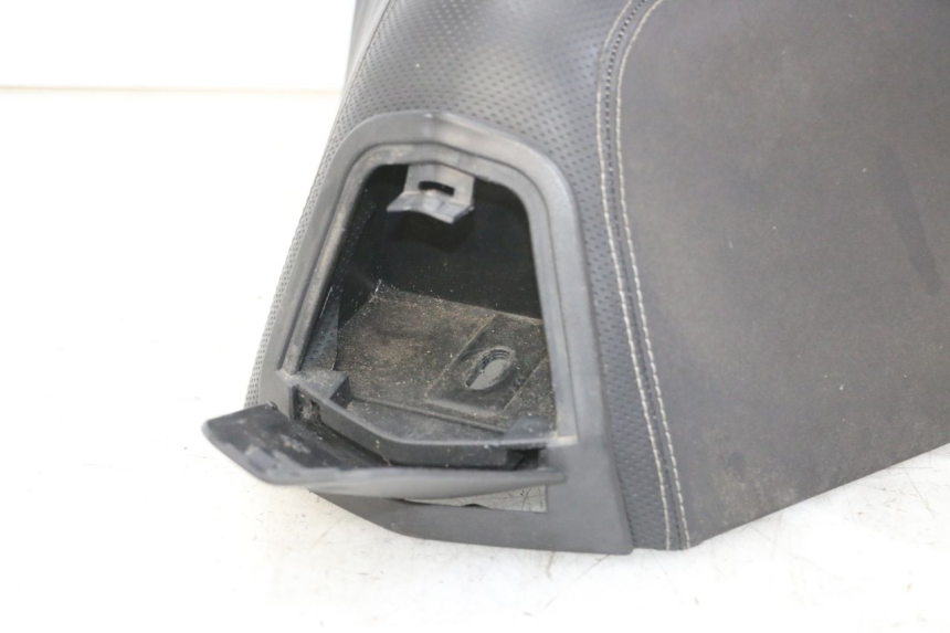 photo de VORNE SITZ PEUGEOT SATELIS 125 (2013 - 2018) - Alternative Perspektive