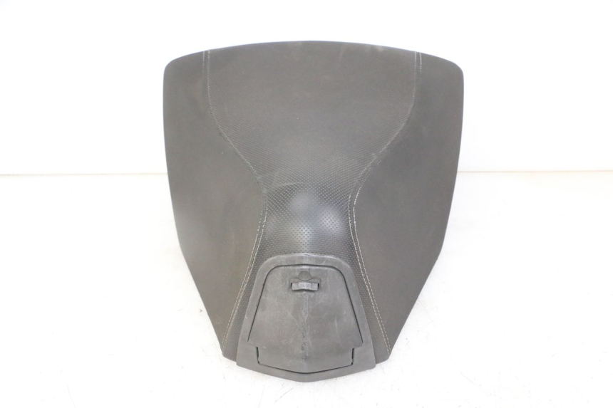 photo de VORNE SITZ PEUGEOT SATELIS 125 (2013 - 2018) - Details der Befestigungspunkte