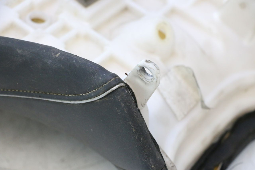 photo de VORNE SITZ SUZUKI SV S 650 (2003 - 2009) - Oberflächenzustand und Material