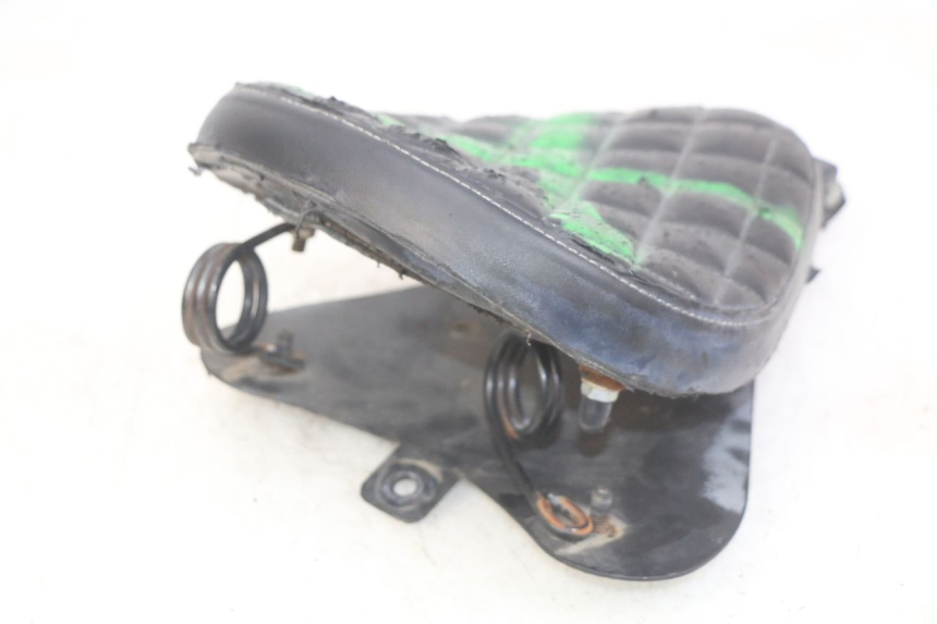 photo de VORDERSITZ DAELIM VL DAYSTAR 125 (2000 - 2011) - Details der Befestigungspunkte