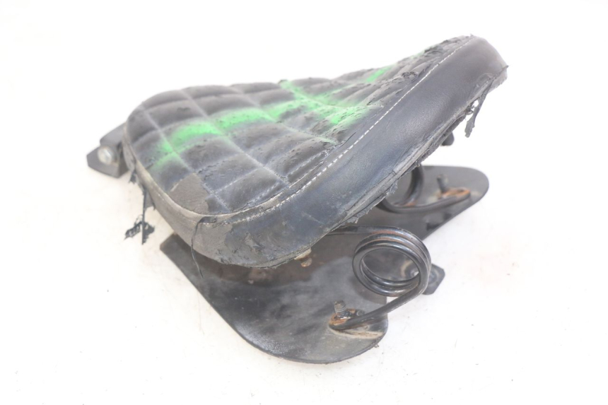 photo de VORDERSITZ DAELIM VL DAYSTAR 125 (2000 - 2011) - Oberflächenzustand und Material