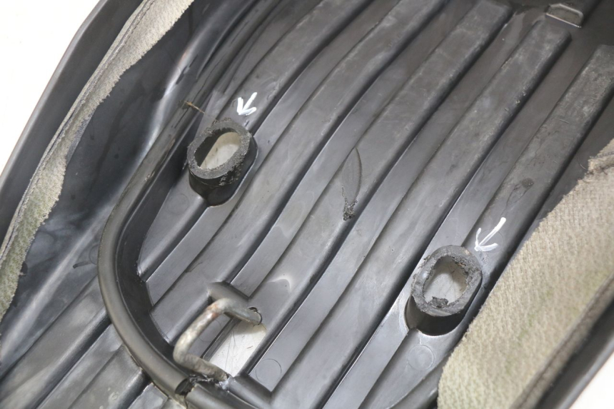 photo de SELLE MBK BOOSTER SPIRIT 50 (2004 - 2017) - Oberflächenzustand und Material