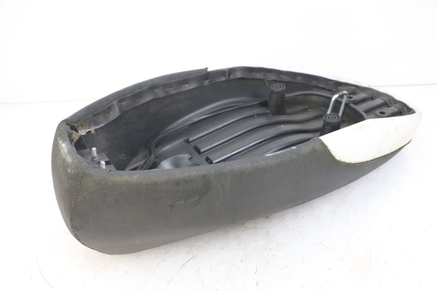 photo de SELLE MBK BOOSTER SPIRIT 50 (2004 - 2017) - Oberflächenzustand und Material