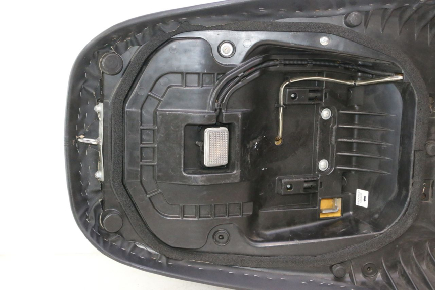 photo de SITZ SUZUKI BURGMAN EXECUTIVE ABS 650 (2006 - 2012) - Technische Nahaufnahme