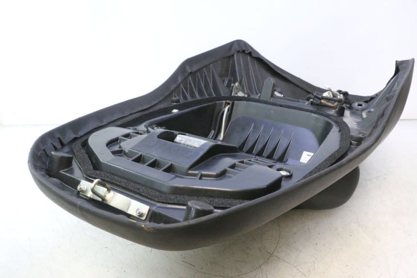 photo de SITZ SUZUKI BURGMAN EXECUTIVE ABS 650 (2006 - 2012) - Detaillierte Sichtprüfung
