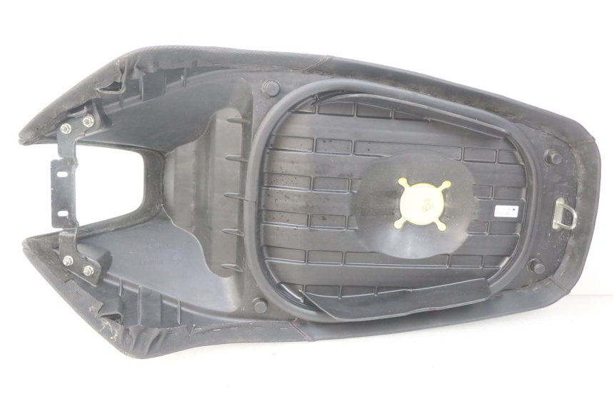 photo de SITZBANK YAMAHA BW'S BWS 125 (2010 - 2013) - Details der Befestigungspunkte