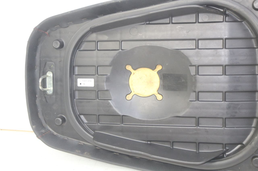 photo de SITZBANK YAMAHA BW'S BWS 125 (2010 - 2013) - Zoom auf Komponenten