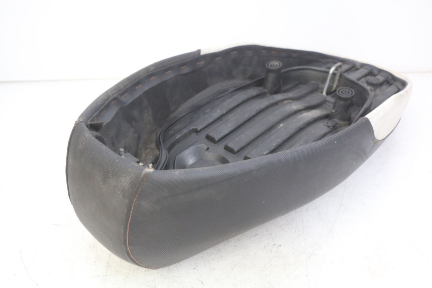 photo de SITZBANK YAMAHA BW'S EASY 50 (2013 - 2016) - Zoom auf Komponenten