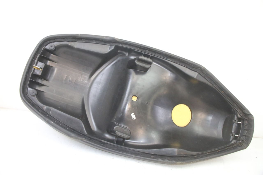 photo de SELLE PEUGEOT CITYSTAR 125 (2011 - 2017) - Oberflächenzustand und Material