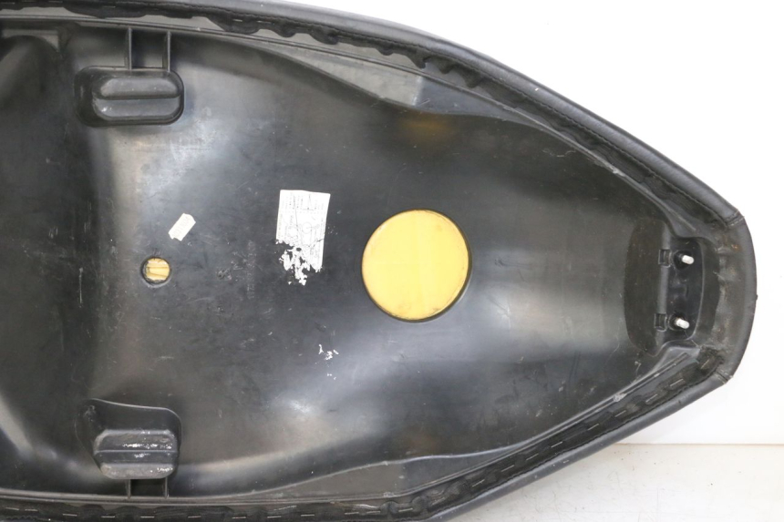 photo de SITZBANK PEUGEOT CITYSTAR 50 (2013 - 2017) - Fokus auf die Struktur