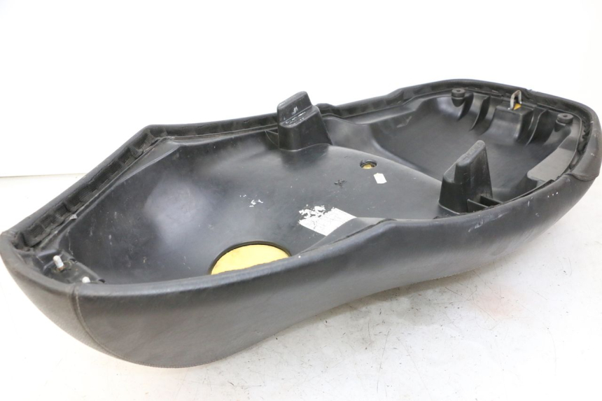 photo de SITZBANK PEUGEOT CITYSTAR 50 (2013 - 2017) - Oberflächenzustand und Material