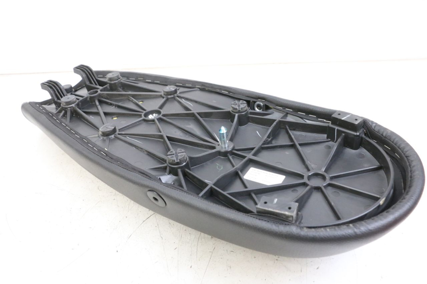 photo de SITZ ROYAL ENFIELD CONTINENTAL GT 650 (2019 - 2024) - Zoom auf Gebrauchszustand