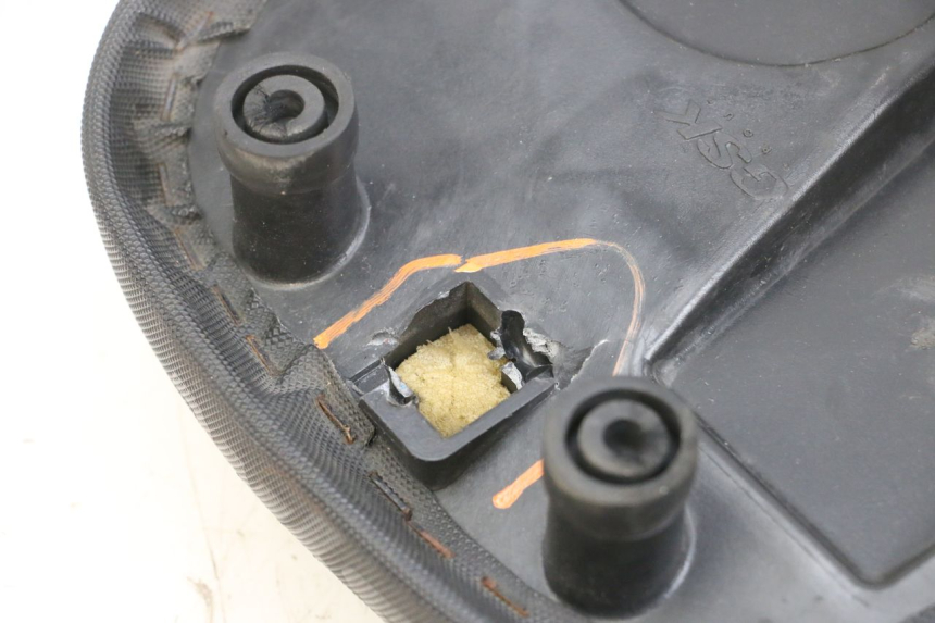 photo de SITZBANK SYM CROX 4T 50 (2016 - 2023) - Kennzeichnungen und Originalreferenzen