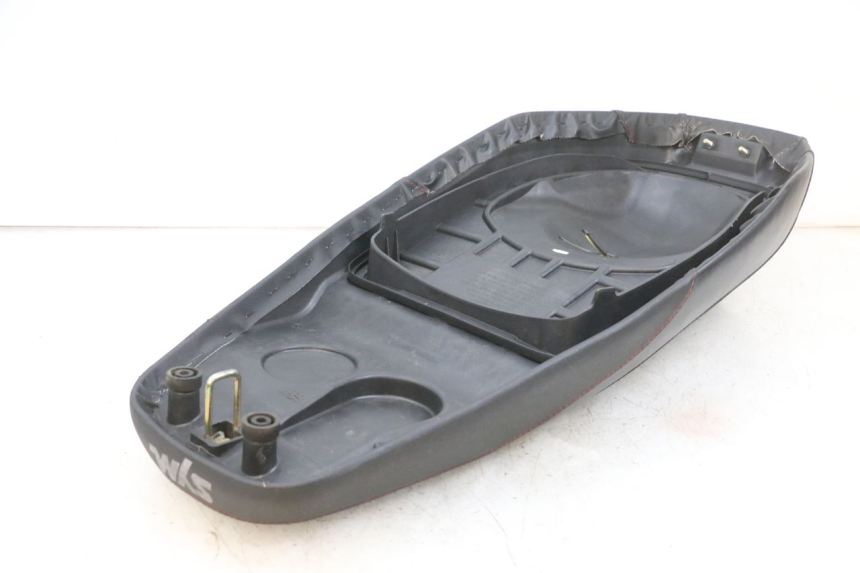 photo de SITZBANK SYM CROX 4T 50 (2016 - 2023) - Kennzeichnungen und Originalreferenzen