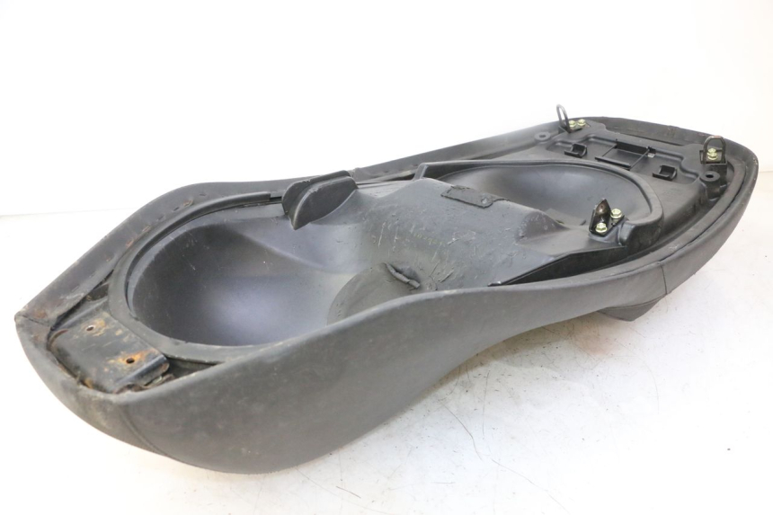 photo de SITZBANK KYMCO DINK STREET 125 (2009 - 2014) - Details der Befestigungspunkte