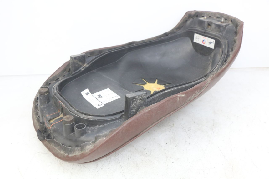 photo de SITZBANK PEUGEOT DJANGO 4T 50 (2014 - 2019) - Details der Befestigungspunkte