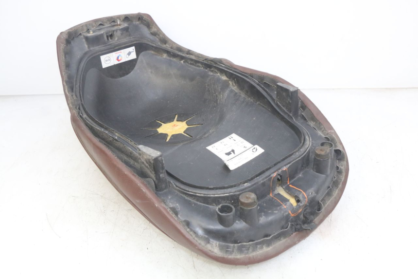 photo de SITZBANK PEUGEOT DJANGO 4T 50 (2014 - 2019) - Kennzeichnungen und Originalreferenzen