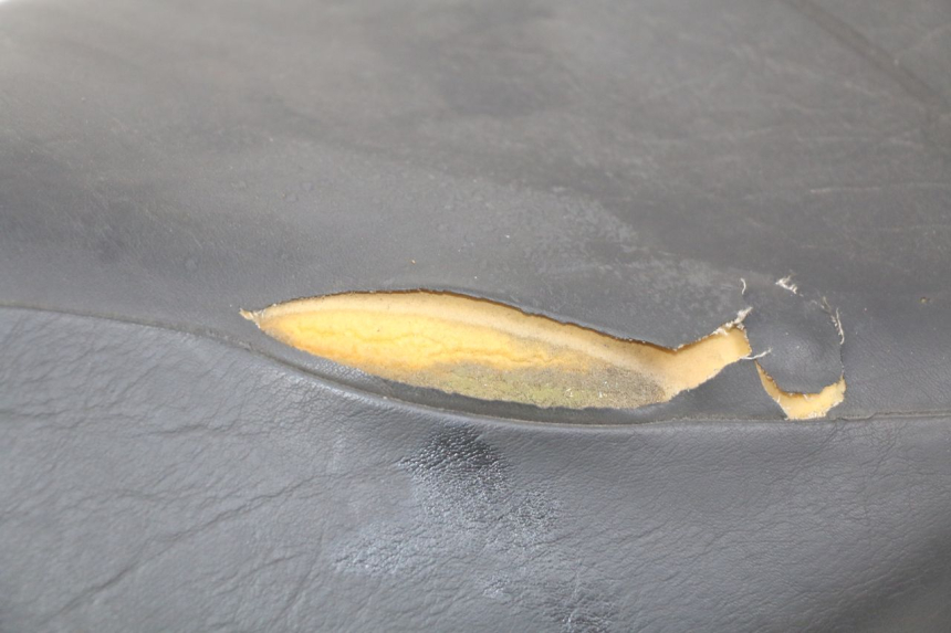 photo de SELLE PEUGEOT ELYSEO 125 (1999 - 2004) - Oberflächenzustand und Material