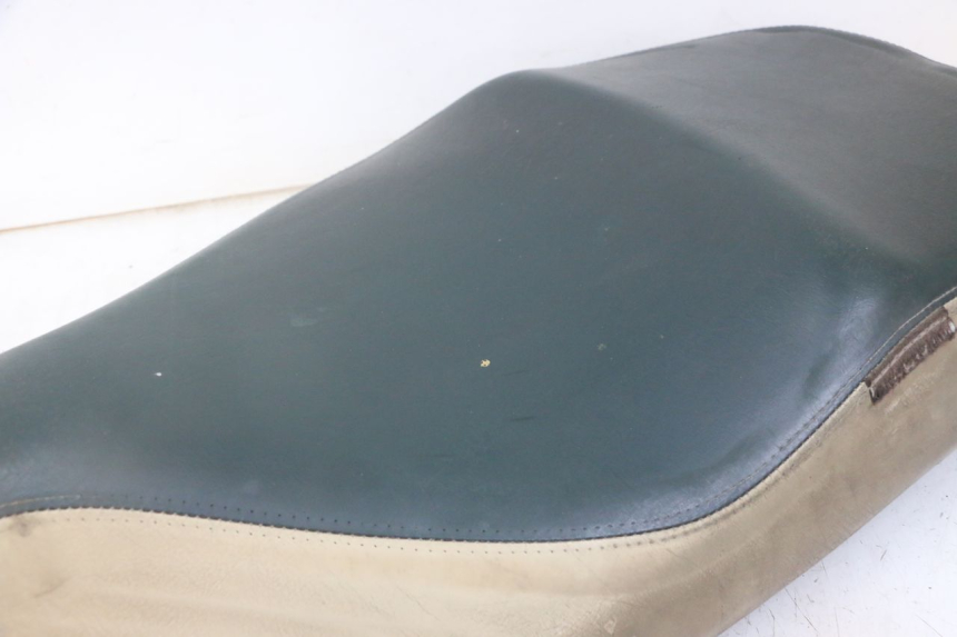 photo de SELLE PEUGEOT ELYSEO 125 (1999 - 2004) - Detailansicht des Bauteils