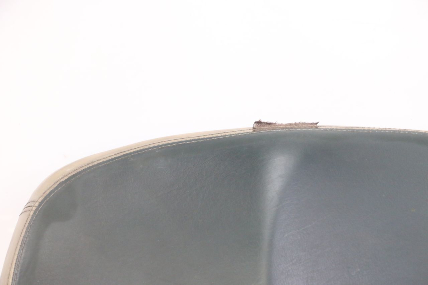 photo de SELLE PEUGEOT ELYSEO 125 (1999 - 2004) - Profilansicht des Ersatzteils