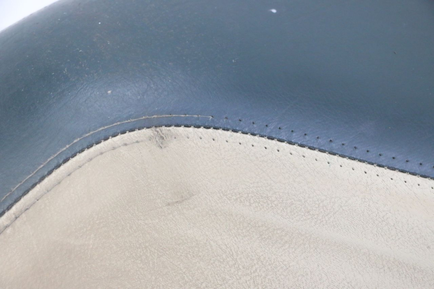 photo de SELLE PEUGEOT ELYSEO 125 (1999 - 2004) - Zoom auf Gebrauchszustand