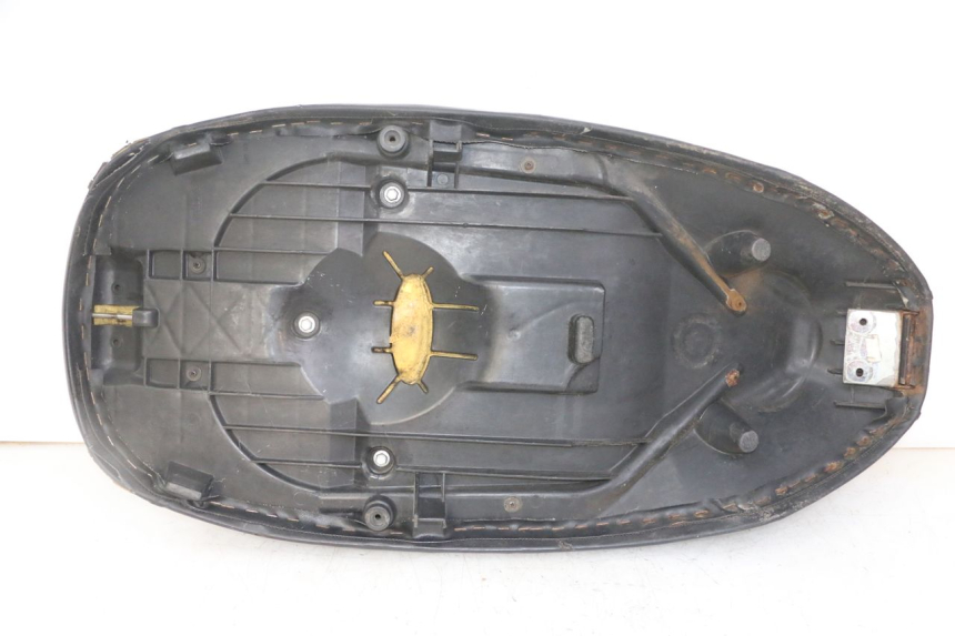 photo de SELLE PEUGEOT ELYSTAR 50 (2002 - 2014) - Fokus auf die Struktur