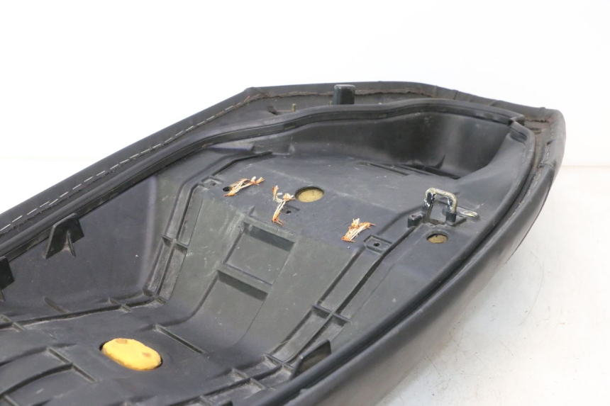 photo de SITZBANK HONDA FES PANTHEON 2T 125 (1998 - 2002) - Detailansicht des Bauteils