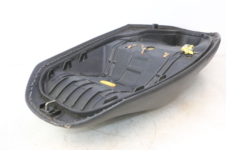 photo de SITZBANK HONDA FES PANTHEON 2T 125 (1998 - 2002) - Zoom auf Komponenten
