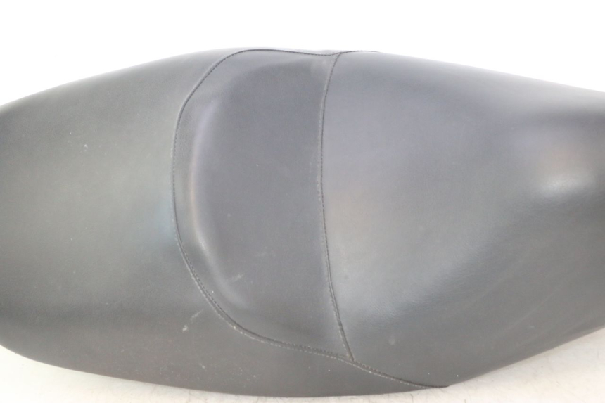 photo de SITZBANK HONDA FES PANTHEON 2T 125 (1998 - 2002) - Profilansicht des Ersatzteils