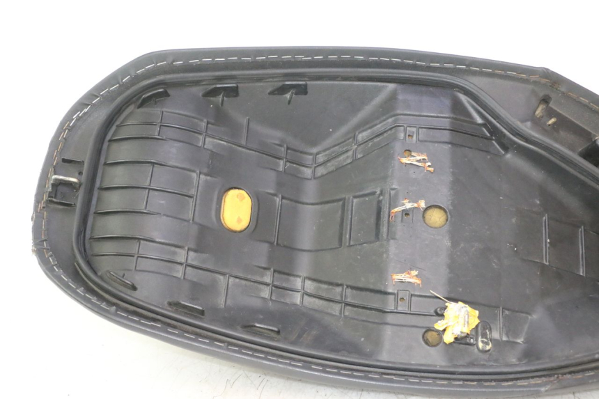 photo de SITZBANK HONDA FES PANTHEON 2T 125 (1998 - 2002) - Technische Nahaufnahme