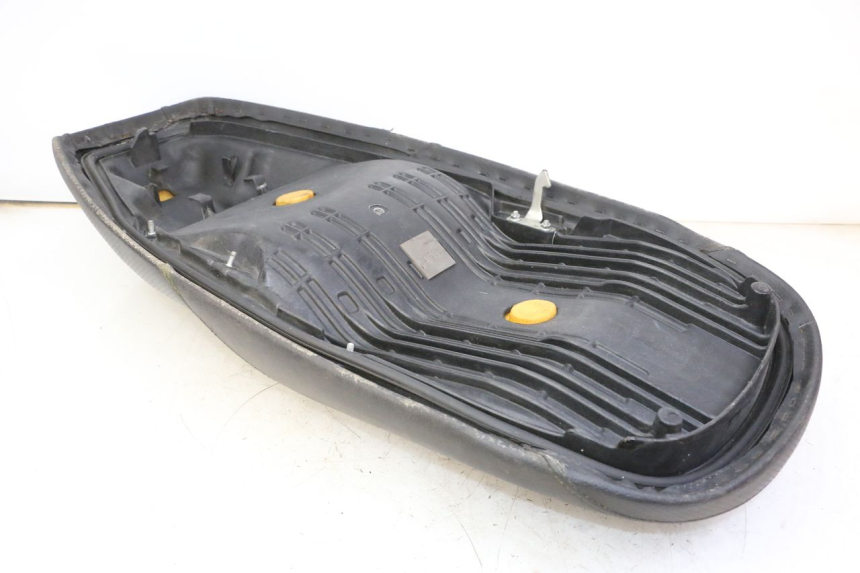 photo de SELLE HONDA FES S-WING SWING ABS 125 (2007 - 2015) - Zoom auf Komponenten