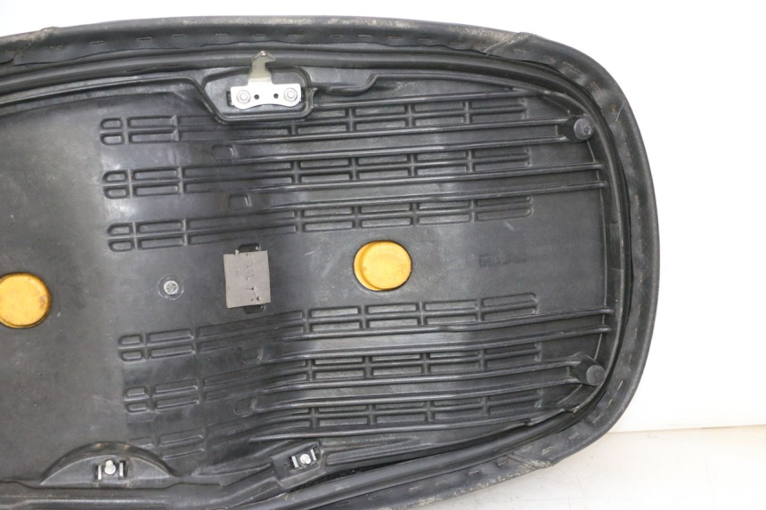 photo de SELLE HONDA FES S-WING SWING ABS 125 (2007 - 2015) - Detaillierte Sichtprüfung