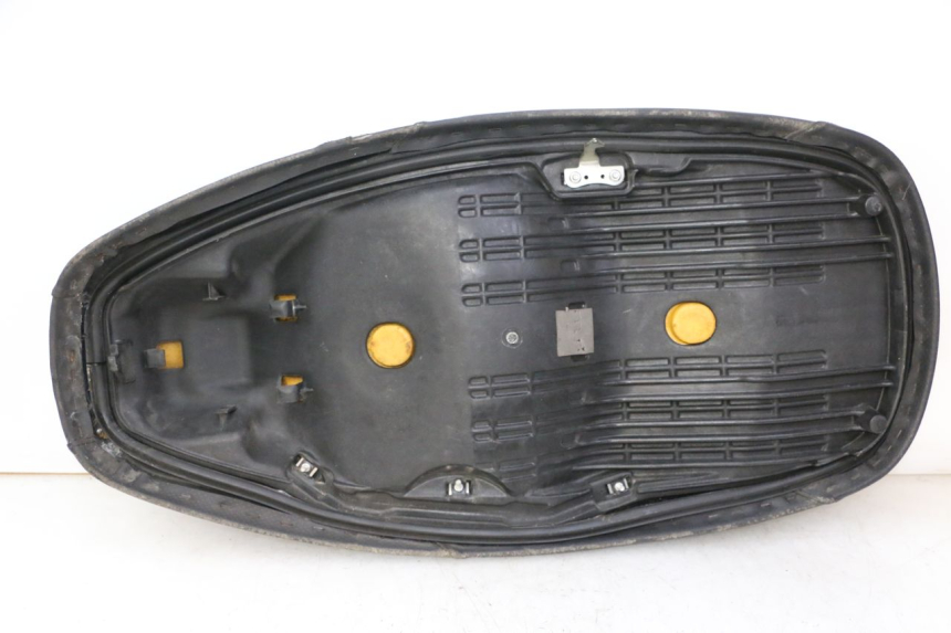 photo de SELLE HONDA FES S-WING SWING ABS 125 (2007 - 2015) - Fokus auf die Struktur