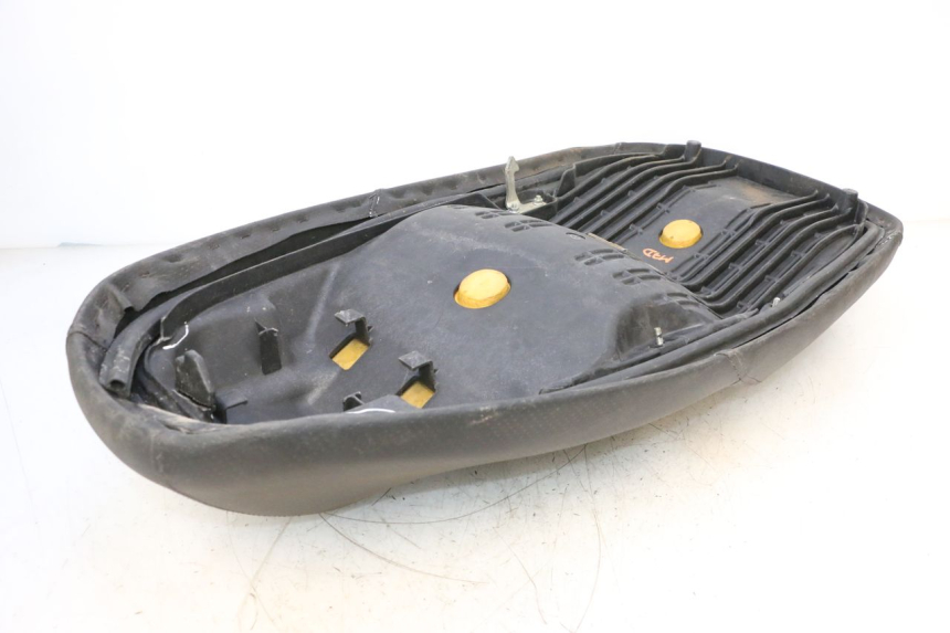 photo de SELLE HONDA FES S-WING SWING ABS 125 (2007 - 2015) - Zoom auf Komponenten