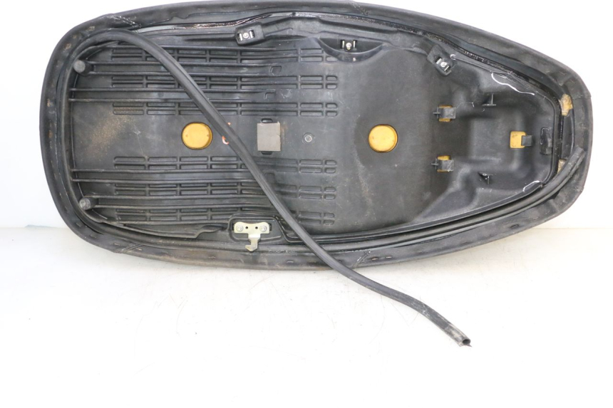 photo de SELLE HONDA FES S-WING SWING ABS 125 (2007 - 2015) - Fokus auf die Struktur
