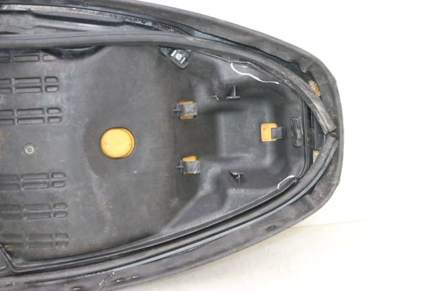 photo de SELLE HONDA FES S-WING SWING ABS 125 (2007 - 2015) - Profilansicht des Ersatzteils
