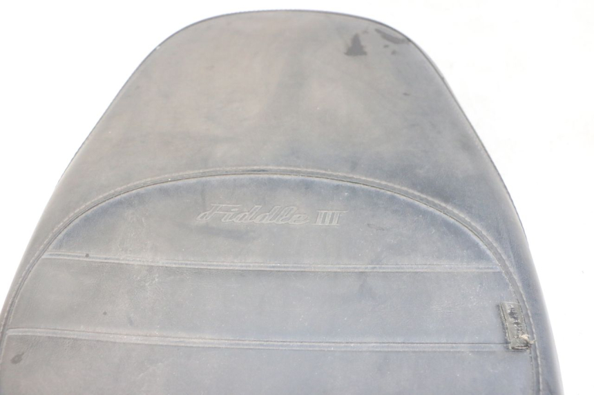 photo de SITZBANK SYM FIDDLE 3 III 125 (2014 - 2020) - Detailansicht des Bauteils