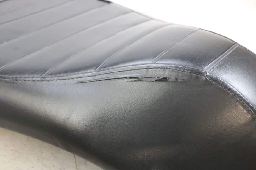 photo de SITZBANK SYM FIDDLE 3 III 125 (2014 - 2020) - Oberflächenzustand und Material