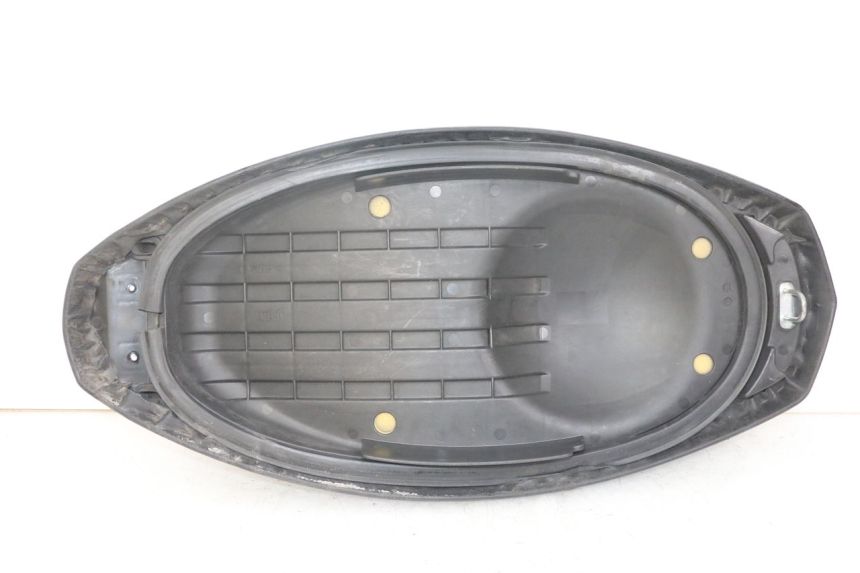 photo de SITZBANK MBK FLAME X 125 (2004 - 2007) - Oberflächenzustand und Material