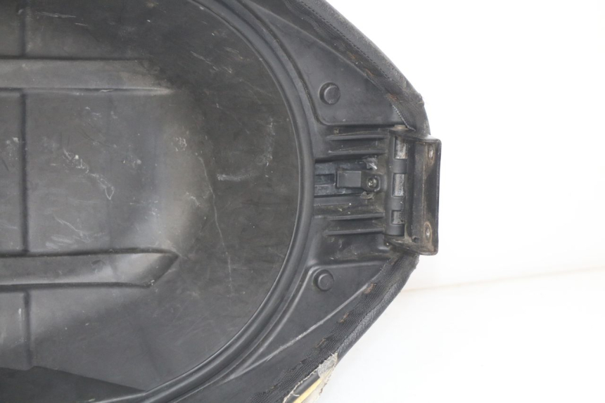 photo de SITZBANK PIAGGIO FLY 4T 50 (2013 - 2017) - Hochauflösende Nahaufnahme