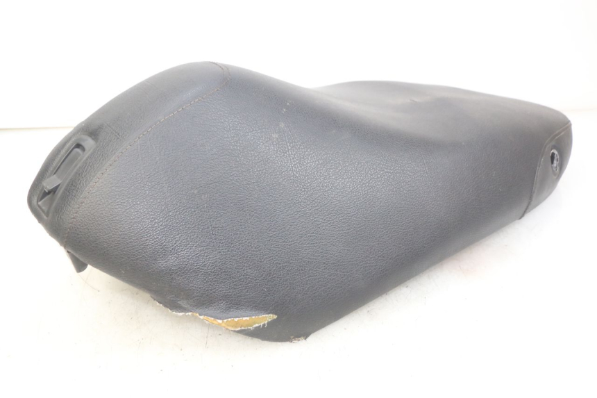 photo de SITZBANK PIAGGIO FLY 4T 50 (2013 - 2017) - Details der Befestigungspunkte