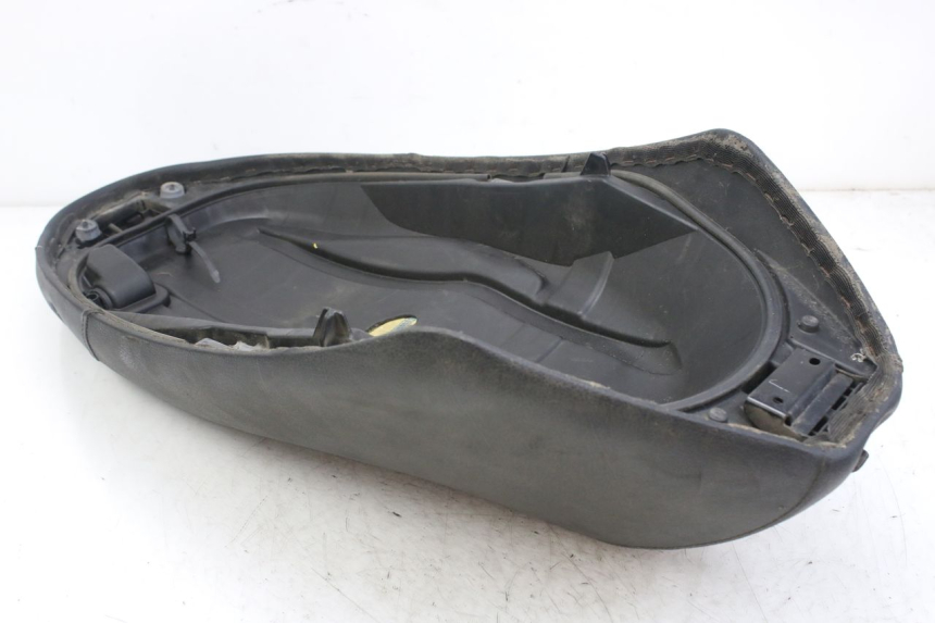 photo de SITZBANK PIAGGIO FLY 4T 50 (2013 - 2017) - Alternative Perspektive